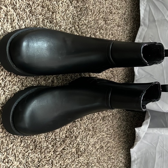 Shoes - black high top platforms